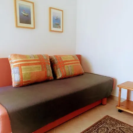 Apartment Maslina *